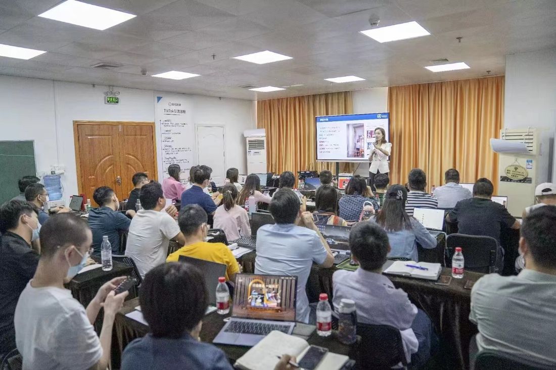 线下实操课堂学员跟练现场